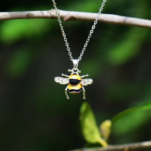 At Bee Necklace (Medium Silver)